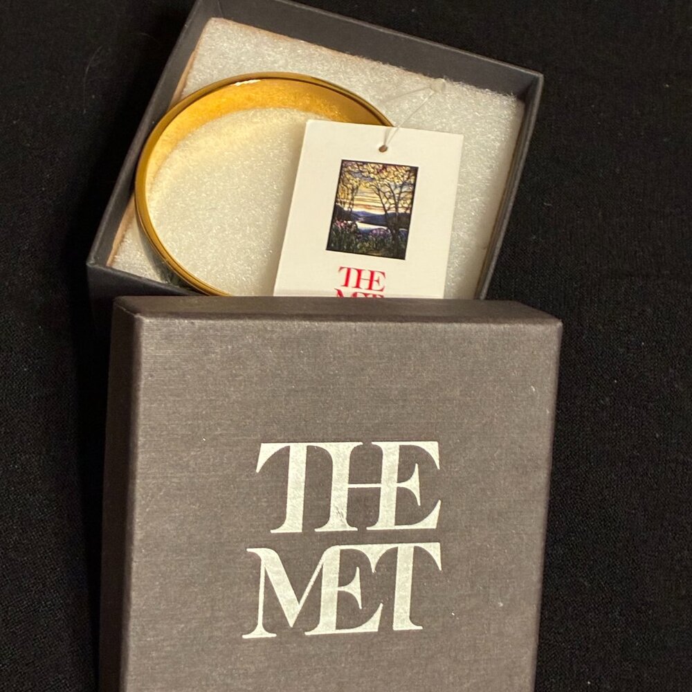 Magnolia & Irises MET Museum enamel bangle 18k gold plate - Picture 4 of 5